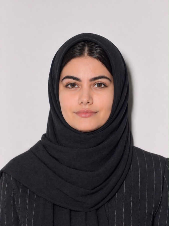 خاطره خطیبی، نویسنده‌ی کتاب